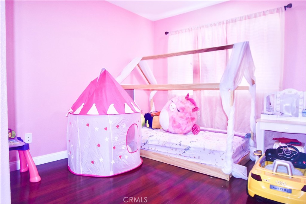 https://media.crmls.org/medias/ddf3d0d6-f03c-4ef9-a827-f56f4c0f7f8e.jpg?preset=X-Large
