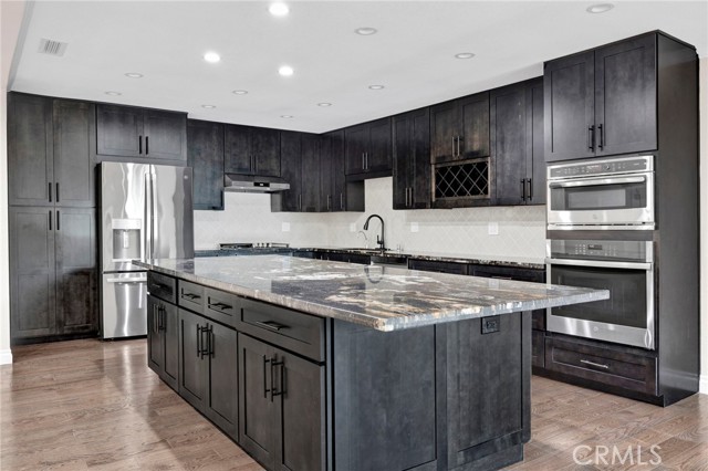 Detail Gallery Image 9 of 43 For 69 Penhill Ct, Glendale,  CA 91206 - 3 Beds | 3 Baths