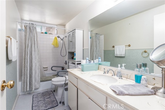 Detail Gallery Image 13 of 31 For 1013 Corrigan Ave, Santa Ana,  CA 92706 - 4 Beds | 2 Baths