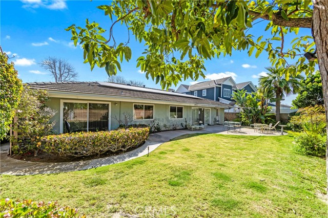 Detail Gallery Image 6 of 8 For 1907 Leeward, Newport Beach,  CA 92660 - 4 Beds | 2/1 Baths