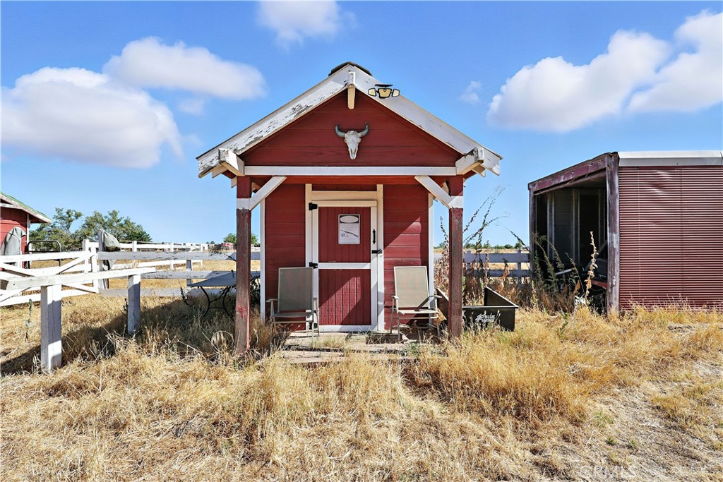 https://media.crmls.org/medias/ddf6224e-384c-43b5-a69a-b43374196451.jpg?preset=X-Large