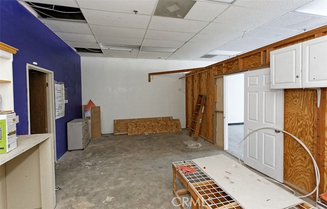 13534 Navajo Road, Apple Valley, California 92308, ,Commercial Lease,For Rent,13534 Navajo Road,CRHD25069136