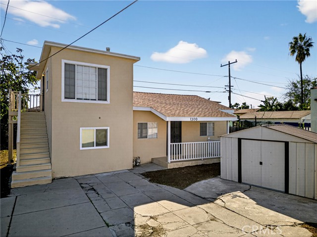 Detail Gallery Image 21 of 38 For 1300 W 90th St, Los Angeles,  CA 90044 - 6 Beds | 3 Baths