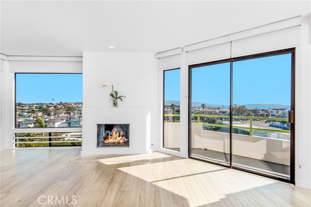 Detail Gallery Image 14 of 59 For 469 26th Street, Manhattan Beach,  CA 90266 - 4 Beds | 2/1 Baths
