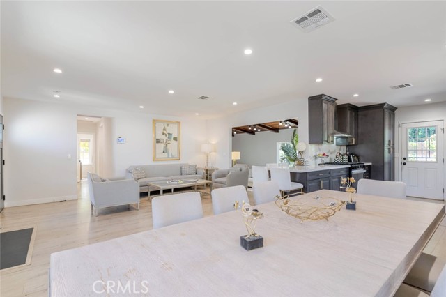 Detail Gallery Image 9 of 34 For 6659 Shirley Ave, Reseda,  CA 91335 - 3 Beds | 2 Baths