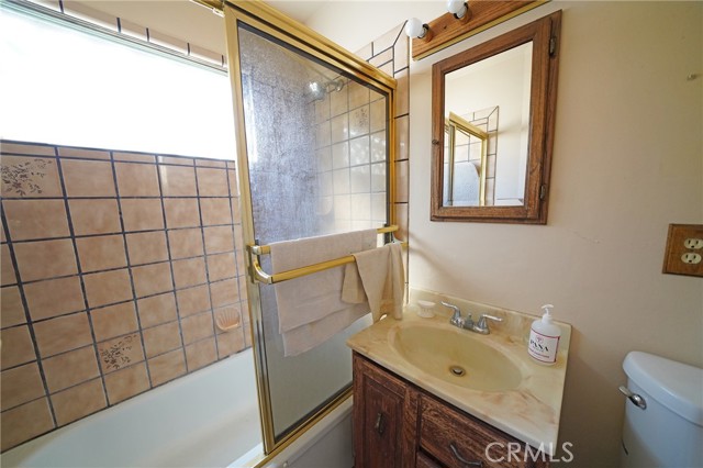 Detail Gallery Image 13 of 22 For 17955 Cantara St, Reseda,  CA 91335 - 4 Beds | 2 Baths