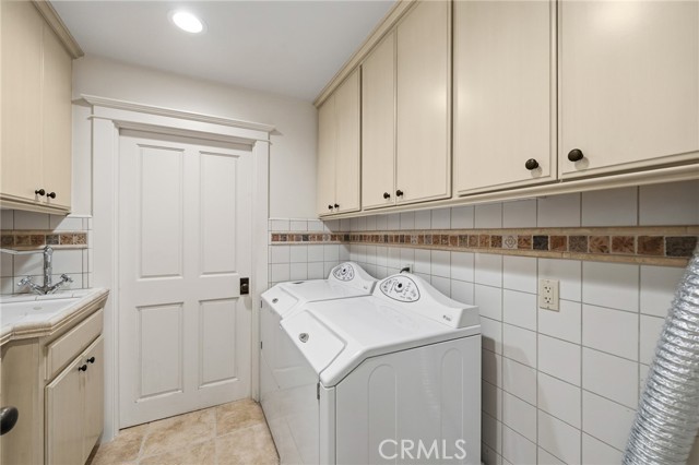 Detail Gallery Image 40 of 73 For 21 Bay, Laguna Beach,  CA 92651 - 6 Beds | 6/1 Baths