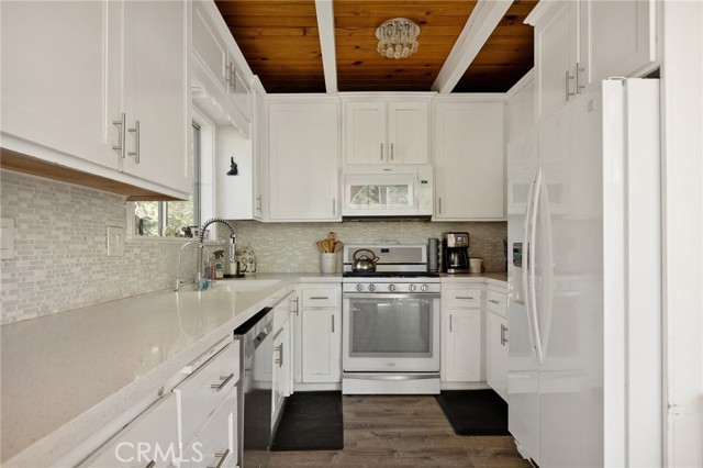 Detail Gallery Image 10 of 35 For 316 Pioneer Rd, Lake Arrowhead,  CA 92352 - 3 Beds | 2/1 Baths