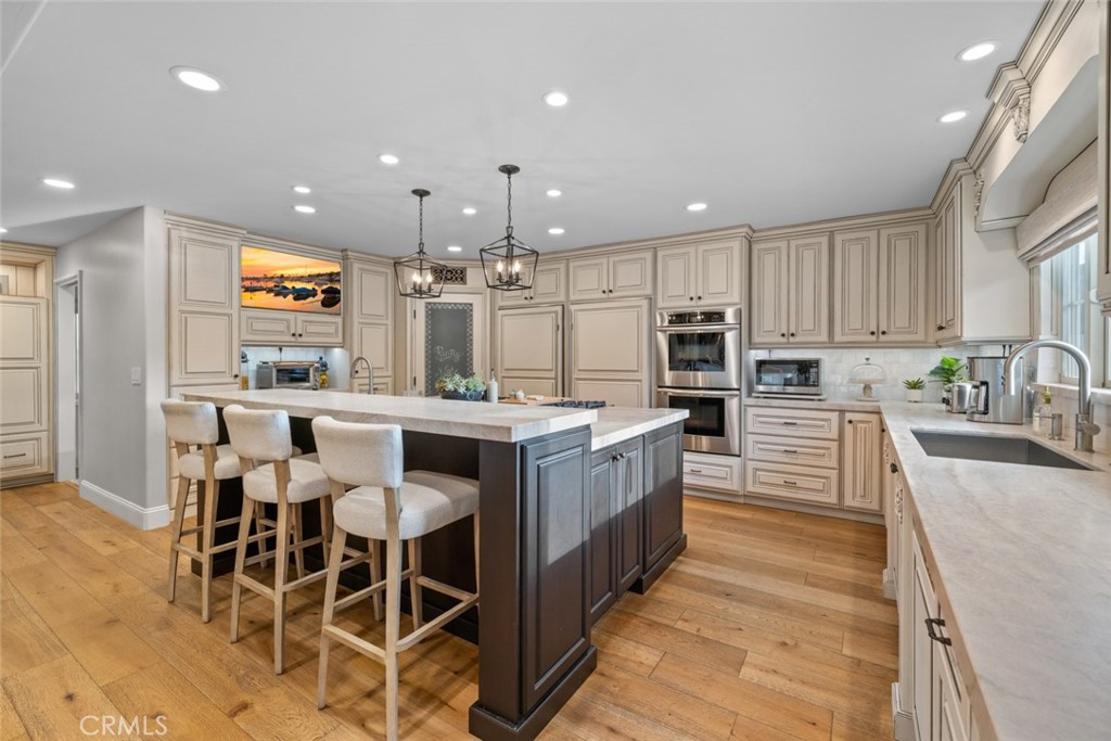 https://media.crmls.org/medias/ddfc3995-cc9b-441e-84c7-c2c91ae41996.jpg?preset=X-Large