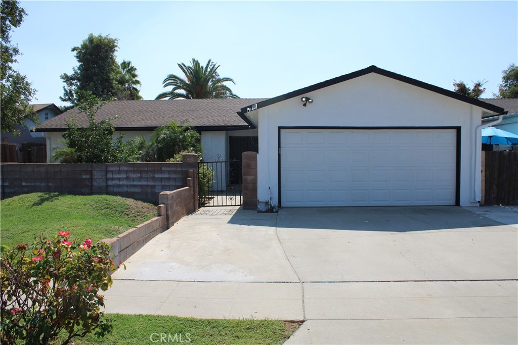 5822 E Ramona