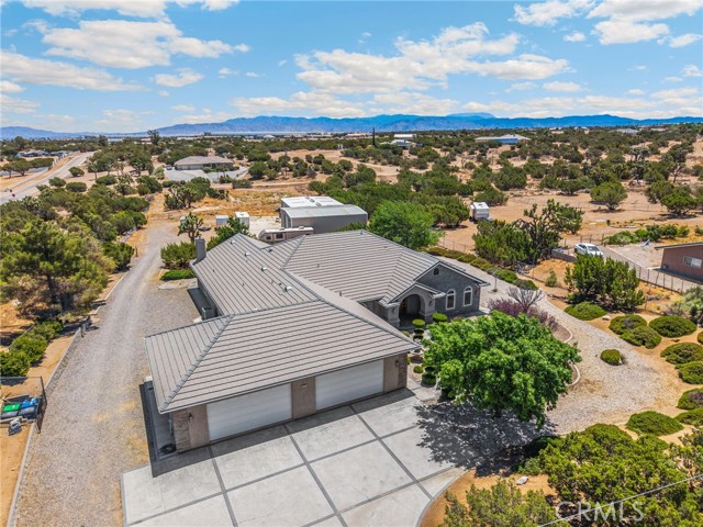 8277 Macron Street, Oak Hills CA: https://media.crmls.org/medias/ddfdc0ce-a576-4aa6-ac8d-2f0a8128b638.jpg