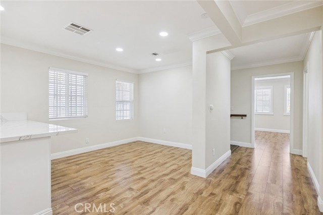 2104 Crenshaw Boulevard, Los Angeles CA: https://media.crmls.org/medias/ddfde9f2-5ad6-4890-9384-6a94f86d72d2.jpg