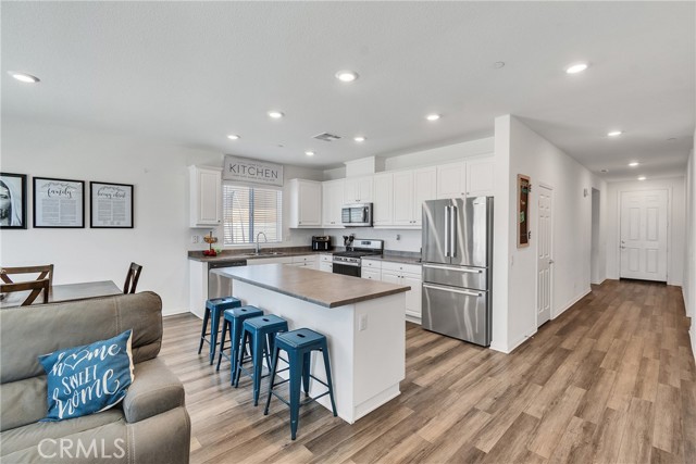 402 Appleton Way, Perris CA: https://media.crmls.org/medias/ddfe0eb3-2a30-49fa-a5b9-6c670071873d.jpg