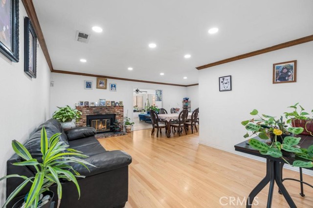 Detail Gallery Image 5 of 14 For 1827 Louise, Lancaster,  CA 93534 - 4 Beds | 2 Baths