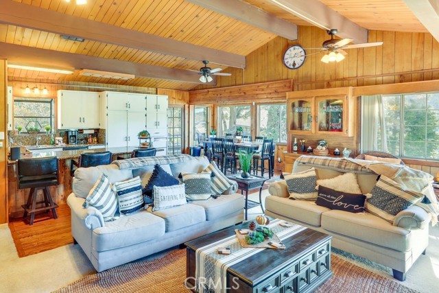 633 Arth Drive, Crestline CA: https://media.crmls.org/medias/ddff8f0e-2db9-4673-aa5d-00901671fb71.jpg