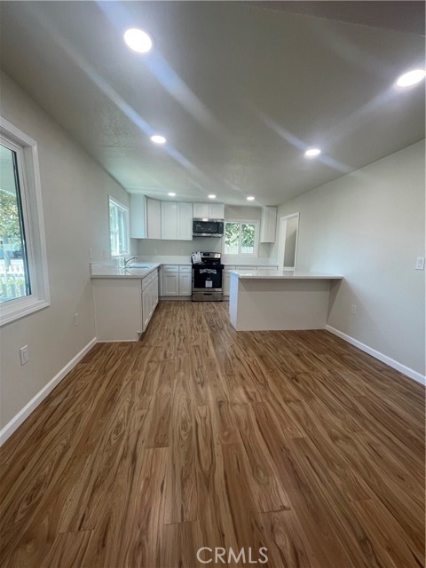 Detail Gallery Image 4 of 8 For 500 S Illinois St, Anaheim,  CA 92805 - 2 Beds | 2 Baths