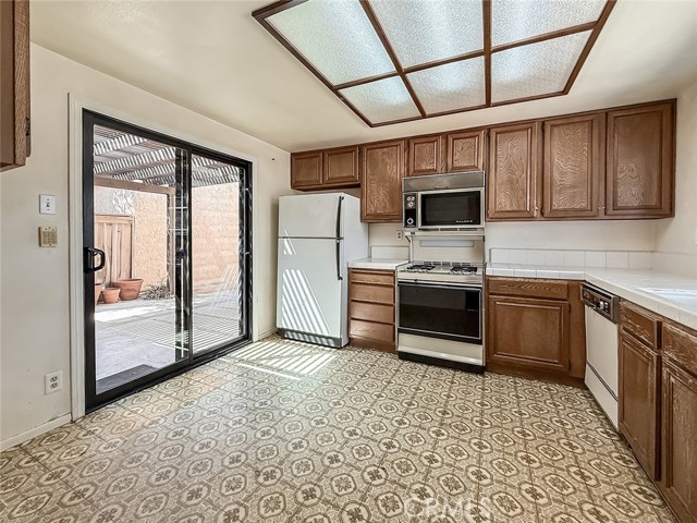 20027 Community Street, Winnetka CA: https://media.crmls.org/medias/de006119-5cb4-4aa6-8206-376d2ff5a715.jpg