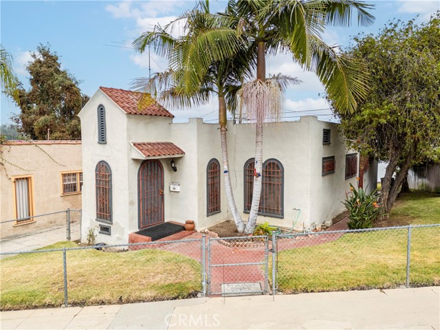 Detail Gallery Image 2 of 37 For 2353 Lucerne Ave, Los Angeles,  CA 90016 - 2 Beds | 1 Baths