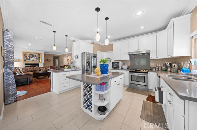 Detail Gallery Image 14 of 60 For 24300 Knoll Ct, Diamond Bar,  CA 91765 - 5 Beds | 3 Baths