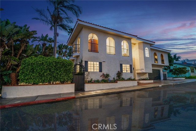 1119 9th Street, Hermosa Beach, California 90254, 5 Bedrooms Bedrooms, ,2 BathroomsBathrooms,Residential,Sold,9th,SB22164330