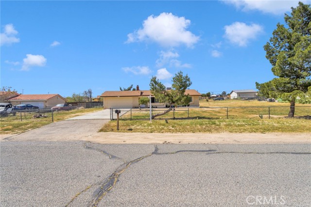 Detail Gallery Image 2 of 58 For 15870 Cazadero, Victorville,  CA 92394 - 3 Beds | 2 Baths