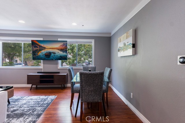 110 W Maple Street, Glendale CA: https://media.crmls.org/medias/de04ef0a-4c84-4a28-9156-73cc733cfa8b.jpg
