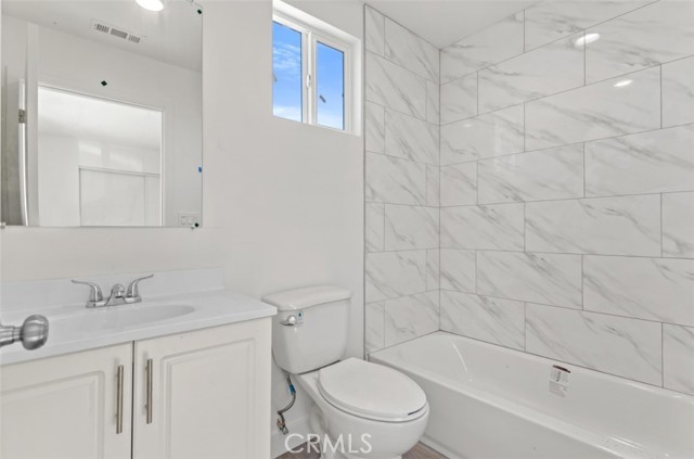 Detail Gallery Image 32 of 45 For 703 W 80th St, Los Angeles,  CA 90044 - 4 Beds | 4 Baths