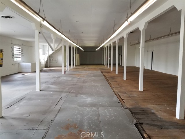 425 E 58th Street, Los Angeles, California 90011, ,Commercial Lease,For Rent,425 E 58th Street,CRAR23108717