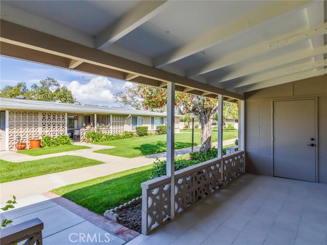 Detail Gallery Image 3 of 29 For 13170 Southport #168-C,  Seal Beach,  CA 90740 - 2 Beds | 1 Baths