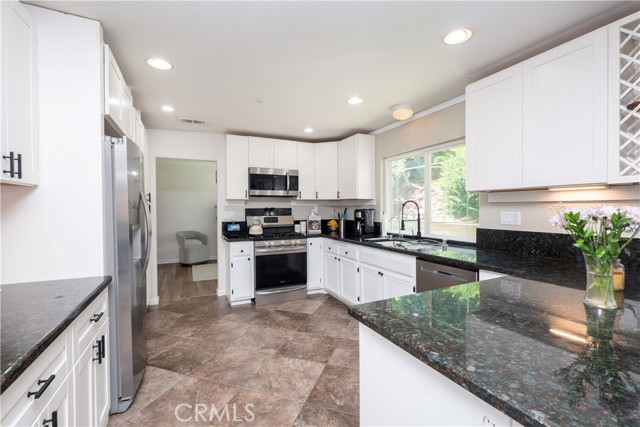Detail Gallery Image 14 of 56 For 5498 Withers Ave, Fontana,  CA 92336 - 3 Beds | 2/1 Baths
