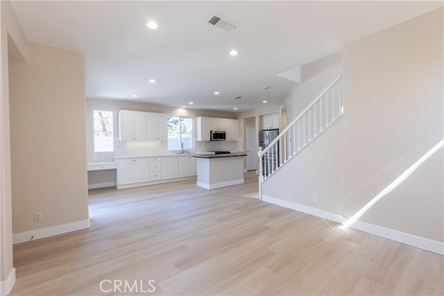 Detail Gallery Image 7 of 38 For 165 Kensington Park, Irvine,  CA 92606 - 4 Beds | 3/1 Baths