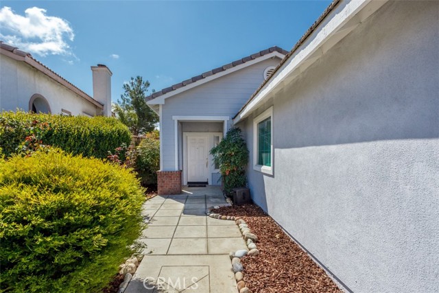 33183 Eagle Point Drive, Yucaipa CA: https://media.crmls.org/medias/de092da6-80ce-4f41-8987-58aaabf59a10.jpg
