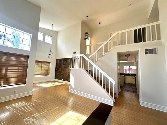 Detail Gallery Image 3 of 14 For 8042 San Tropez Ct, Fontana,  CA 92336 - 4 Beds | 2/1 Baths