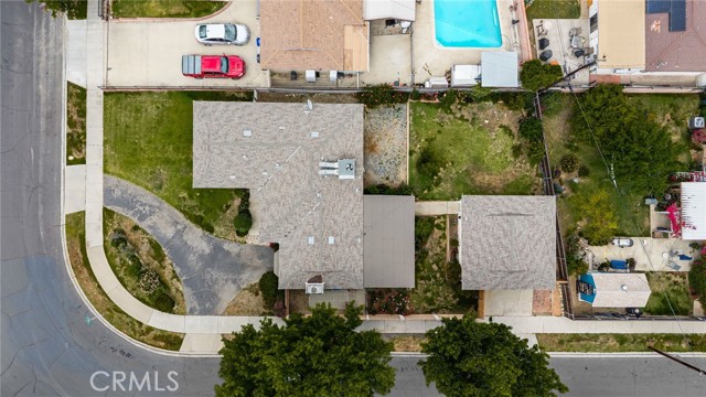 1320 W Flora Street, Ontario CA: https://media.crmls.org/medias/de0aa457-aa19-4cda-894a-3261aaa0dfb1.jpg