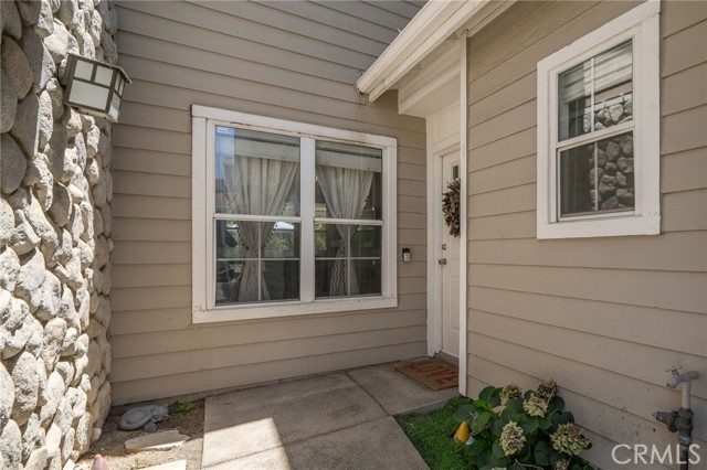202 Chandler W, Highland CA: https://media.crmls.org/medias/de0ae4a5-ea4d-47dd-845a-f05121d20577.jpg