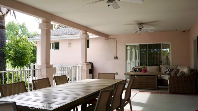 925 Sherlock Dr, Burbank CA: https://media.crmls.org/medias/de0b9440-9769-4ced-ac12-0c7740cdd52c.jpg