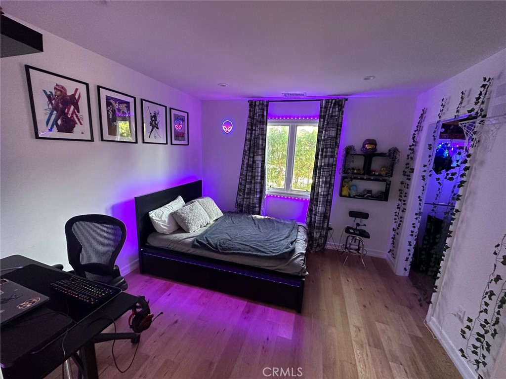 https://media.crmls.org/medias/de0c3f90-8c65-480a-964c-fd8fd6b943c7.jpg?preset=X-Large