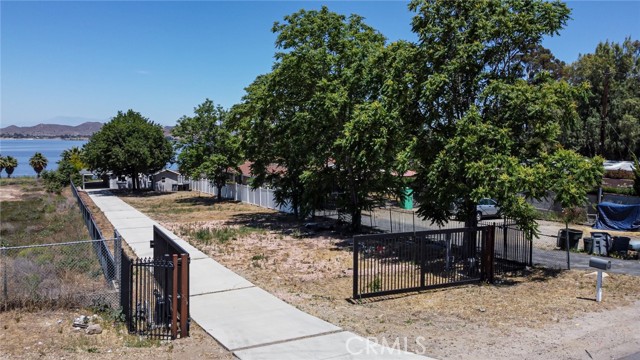 17300 Grand Avenue, Lake Elsinore CA: https://media.crmls.org/medias/de0d78d6-9347-448a-b7b8-3b0eb840e532.jpg