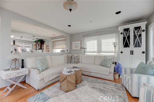 Detail Gallery Image 13 of 41 For 417 Crest Dr, Manhattan Beach,  CA 90266 - 3 Beds | 3/1 Baths