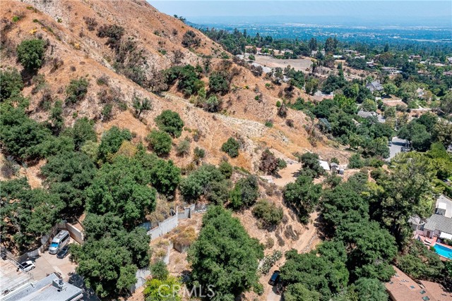 3597 Shaw Ranch Road, Pasadena CA: https://media.crmls.org/medias/de0db822-ee23-421c-b7a5-7aa1cc132596.jpg