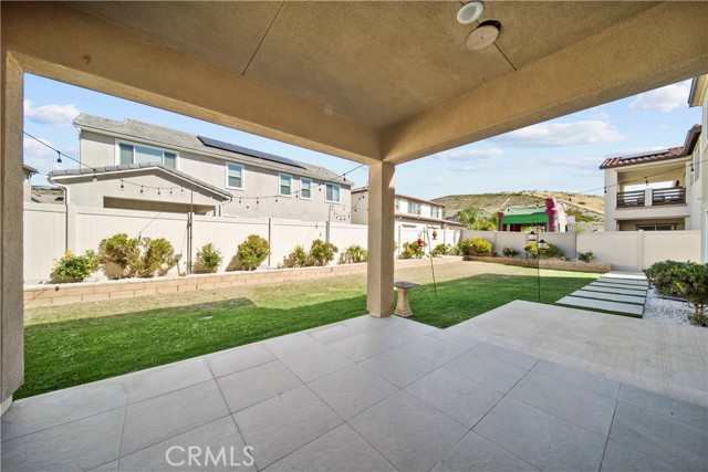 Detail Gallery Image 43 of 56 For 17715 Hillside, Canyon Country,  CA 91350 - 4 Beds | 4 Baths