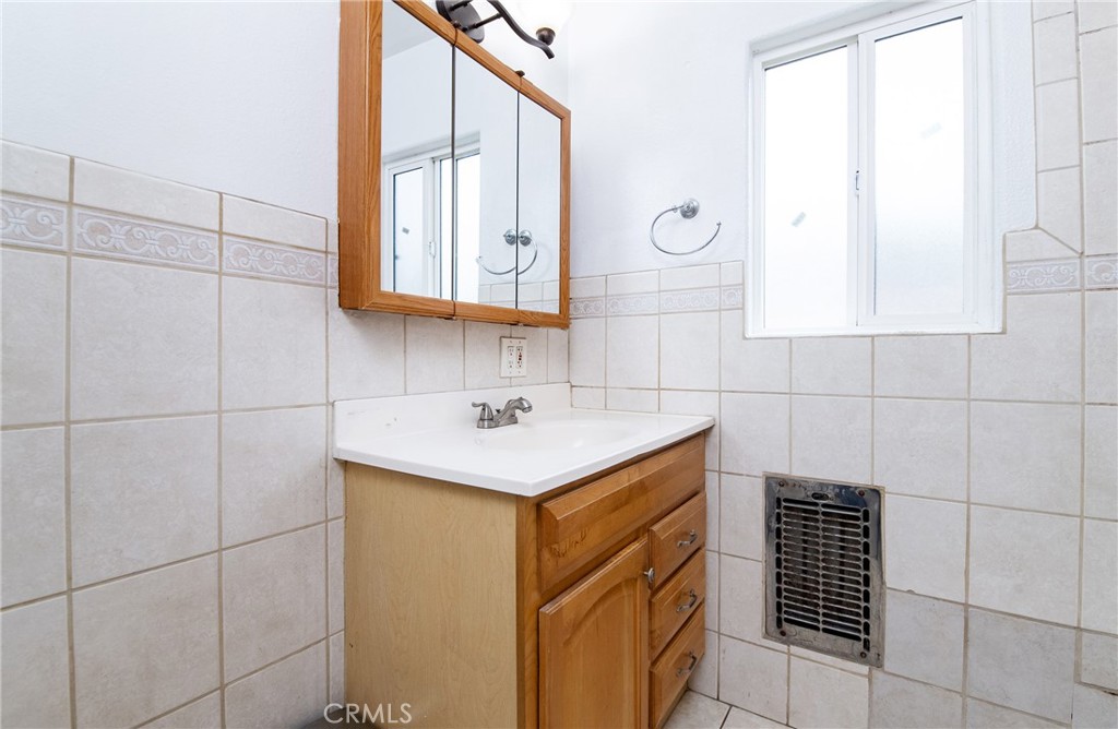 https://media.crmls.org/medias/de0e4ddb-fc8d-448f-aeb4-38491ff146ac.jpg?preset=X-Large