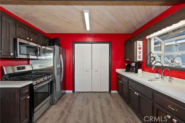 Detail Gallery Image 7 of 17 For 437 San Martin, Big Bear City,  CA 92314 - 2 Beds | 1 Baths