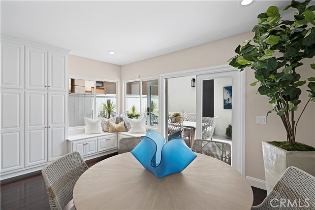 412 Poinsettia Avenue, Corona del Mar CA: https://media.crmls.org/medias/de0f12b4-97b0-477c-b0a5-03cd59817dce.jpg