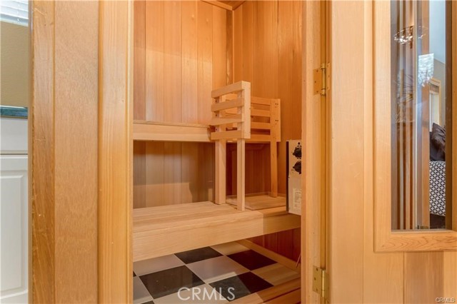 Detail Gallery Image 11 of 39 For 1954 Nob Hill Dr, Running Springs,  CA 92382 - 4 Beds | 2 Baths