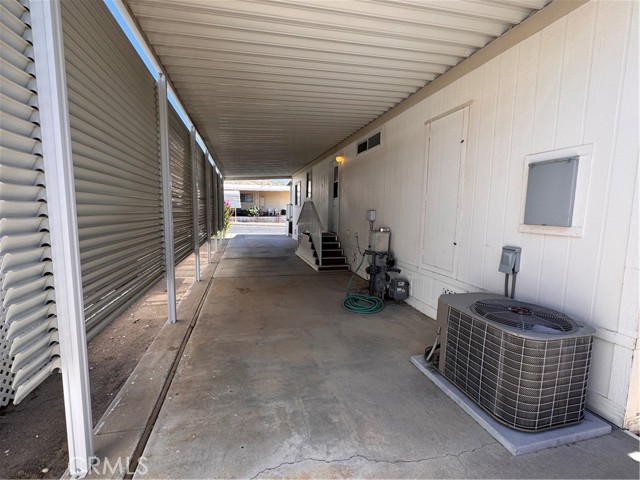 54999 Martinez Trail, Yucca Valley CA: https://media.crmls.org/medias/de0fd2ac-23f6-41b5-ac37-56a5640b39b7.jpg