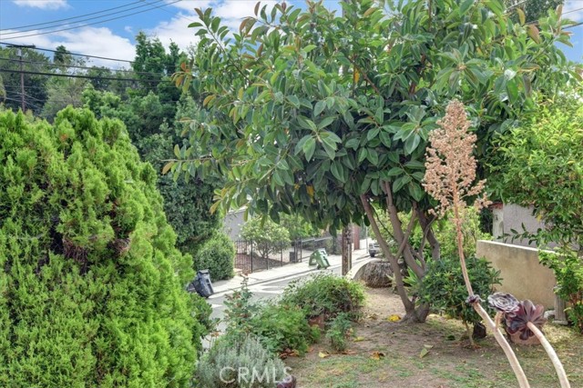 4221 Hazel Kirk Drive, Los Angeles CA: https://media.crmls.org/medias/de106176-ea2d-4136-8b72-d3175c628a17.jpg