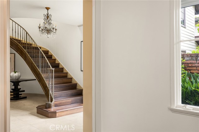 508 Evening Star Lane, Newport Beach CA: https://media.crmls.org/medias/de107e06-74a1-4ba3-9dcb-912f23a858e9.jpg