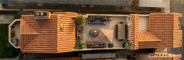 Detail Gallery Image 3 of 5 For 213 12th St, Huntington Beach,  CA 92648 - 3 Beds | 3 Baths