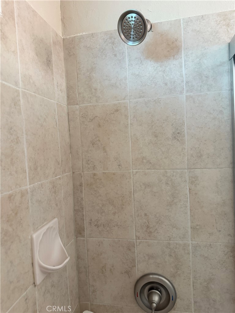 https://media.crmls.org/medias/de10fd95-edd1-4769-8df4-fdcd8eb051e4.jpg?preset=X-Large